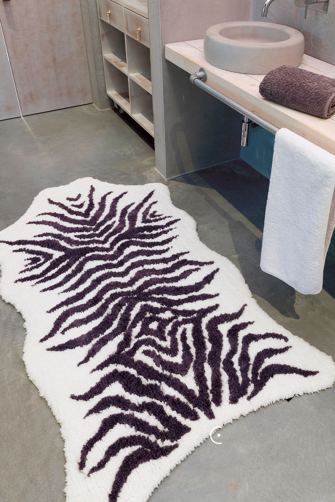 ALFOMBRA DE BAÑO MOUNTAIN ZEBRA WHITE/GREY