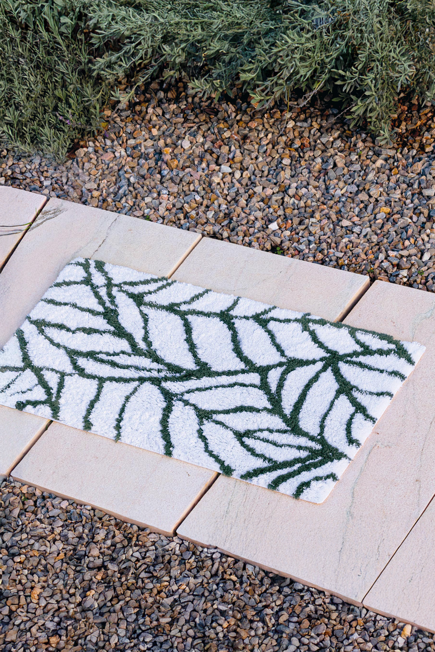 ALFOMBRA DE BAÑO LEAVES NATURAL /BLACK