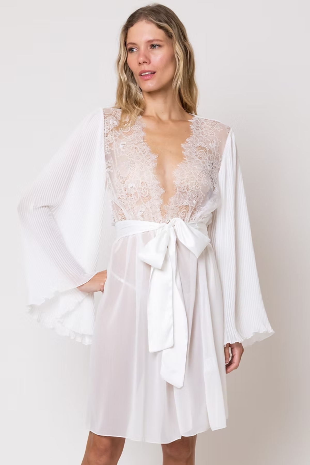 Bata Corto Romantic Off White - Bride Collection